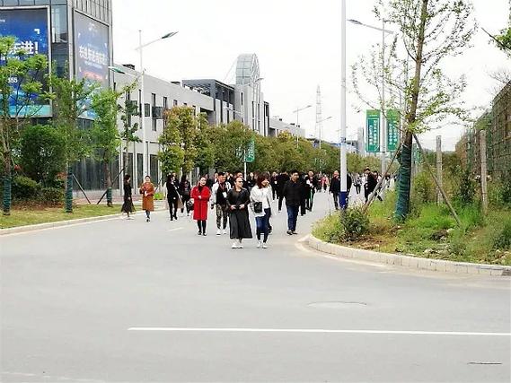 强强联手启新篇 海宁精品皮革城与荆门商贸国际城战略合作侧记