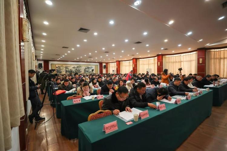 诚信兴商 服务为民——第二届荆门商贸服务业诚信经营优质服务优秀企业与优秀个人表彰大会侧记
